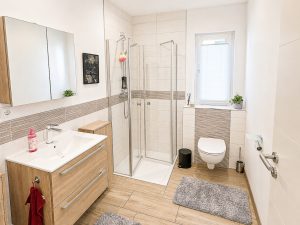 Gäste-Bad mit Dusche